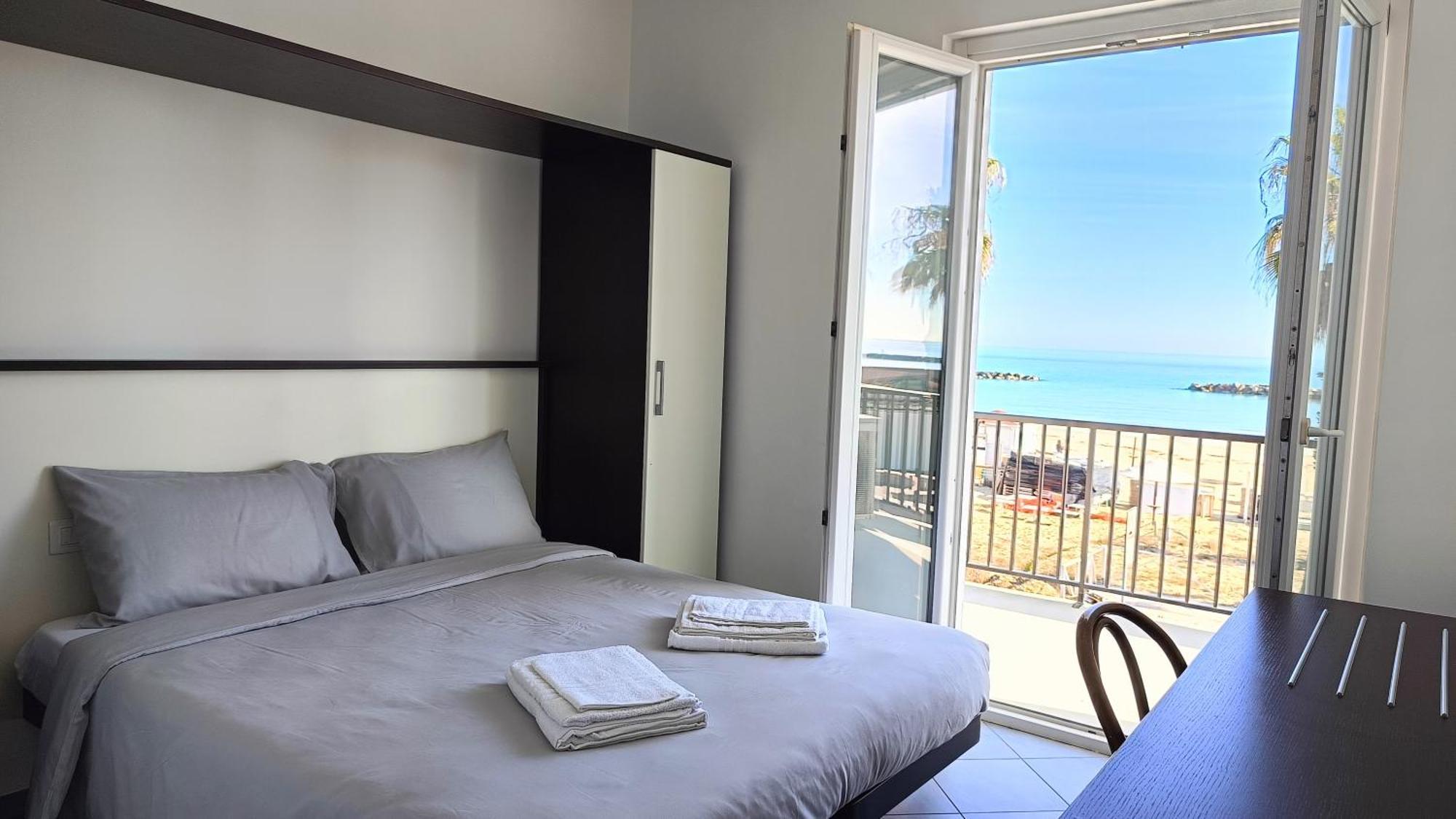 Lido Rooms & Apartments 리도 디 페르모 외부 사진
